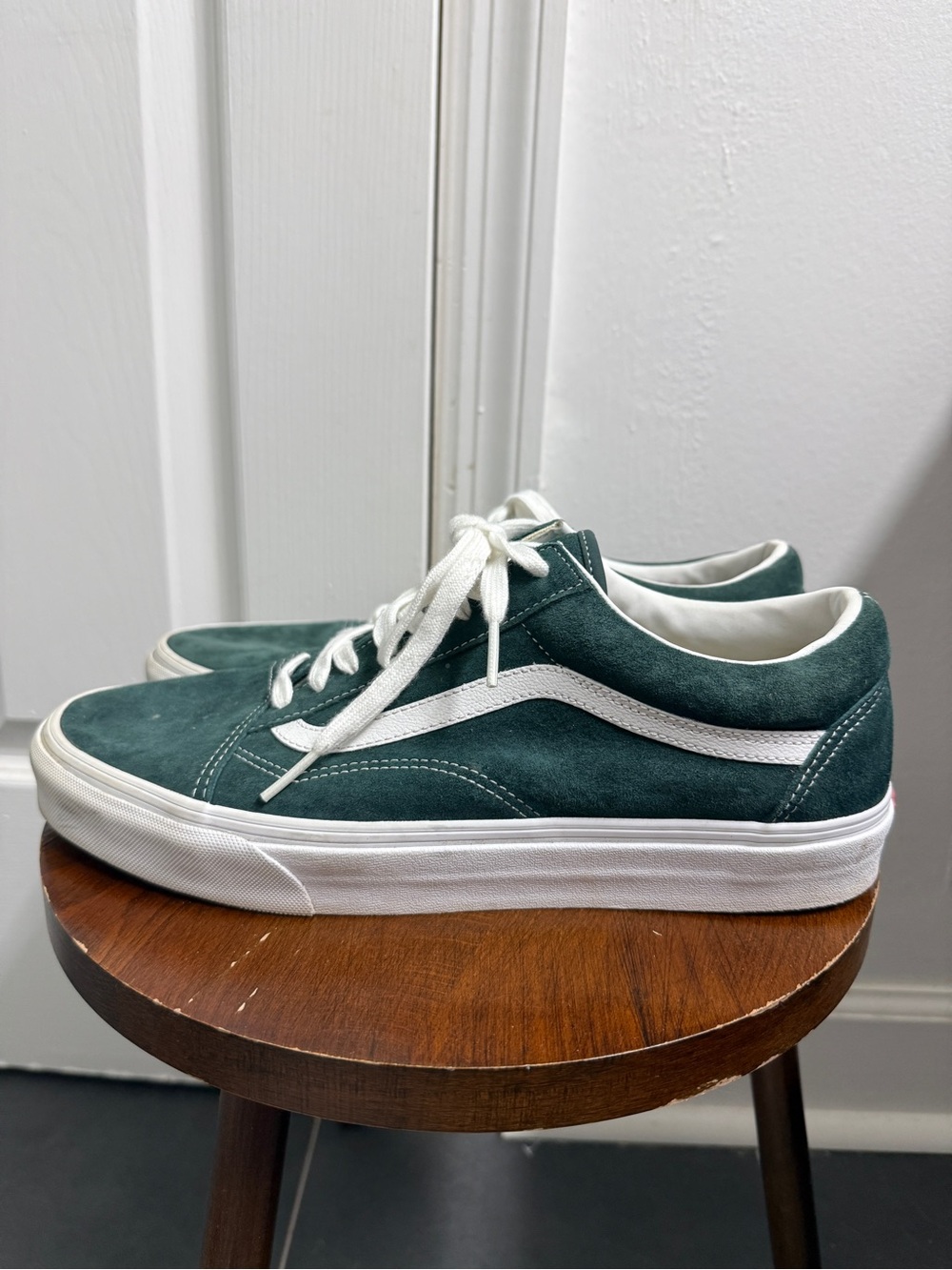 Vans Old Skool Suede Low-Top Sneakers in Teal and White Size 12 Womens /10.5 Men